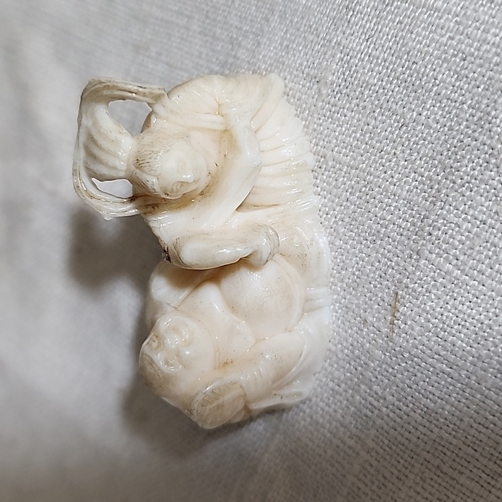 Vtg Jocar Netsuke Resin Art - Picture 5 of 5